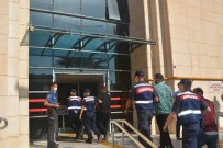 İzmir'de 2 Milyon 500 Bin TL'yi Zimmetine Geçirdiği İddia Edilen Şüphelilere Gözaltı Haberi