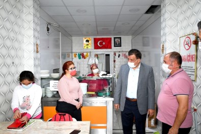 Başkan Gürkan Hekimhan'da Esnaf Ve Vatandaşlarla Bir Araya Geldi
