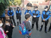 Polisten Öğrencilere Maskotlu 'Korona Virüs' Uyarısı Haberi