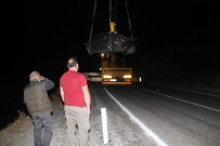 Yoldan Çıkan Otomobil Kayalıklar Üzerine Düştü