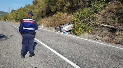 Kontrolden Çıkan Otomobil Ağaca Çarpıp Ters Döndü Açıklaması 1 Yaralı