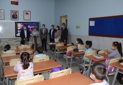 Başkan Günel, 5 Bin Öğrenciye Hayvan Sevgisini Anlatan Kitap Hediye Etti