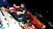 Bursa'da Fırtınada Batan Balıkçı Teknesinin Mürettebatını Sahil Güvenlik Kurtardı