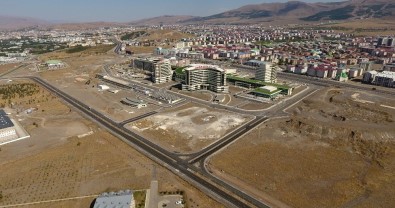 Büyükşehir Asırlık Yollar İnşa Ediyor