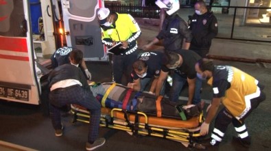 E-5'Te Kontrolü Kaybeden Motosiklet Sürücüsü Bariyerlere Çarptı