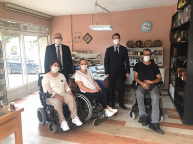 İl Müdürü Gülgeç'ten Salihli'nin Devlet Sanatçılarına Ziyaret