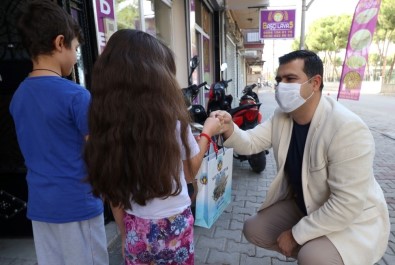 Turgutlu'da Öğrencilere Tabletleri Ulaştırılıyor