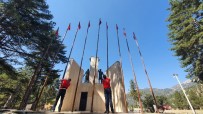 Gülek Karboğazı Kuvayi Milliye Anıtına Türk Bayrakları Asıldı