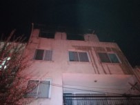 İzmir'de Korkutan Ev Yangını Açıklaması İtfaiye Eri Dumandan Etkilendi Haberi