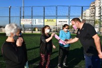 Meme Kanserine Pembe Maskeyle Dikkat Çektiler