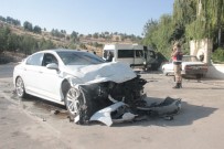 Otomobil İşçi Servisine Çarptı Açıklaması 15 Yaralı