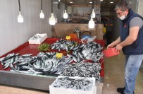 Karadeniz Hamsisi Tezgahlarda Açıklaması Kilo 25 Lira