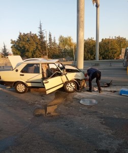 Konya'da Otomobil Direğe Çarptı Açıklaması 1 Ölü