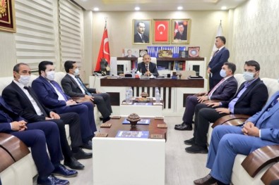 AK Parti Genel Başkan Yardımcısı Özhaseki, İl Başkanlığı Ve Belediyeyi Ziyaret Etti