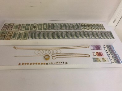 Emekli Öğretmenin Altın Dişlerini İle Aldılar