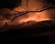 Kastamonu'da Üç Katlı Ahşap Ev Çıkan Yangında Kül Oldu