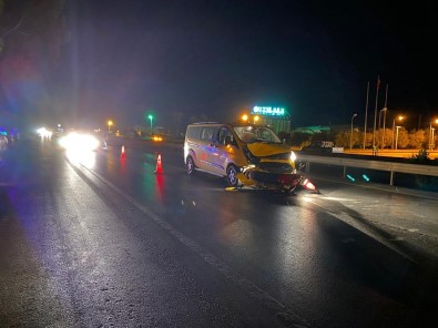 Manavgat'ta Ticari Taksiyle Motosiklet Çarpıştı Açıklaması 2 Yaralı
