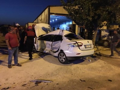 Şanlıurfa'da Otomobil Kaldırıma Çıktı Açıklaması1 Yaralı