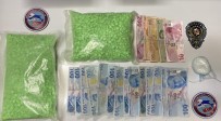 Fatih'te Polisten Kaçan Şüpheliler 1 Kilodan Fazla Uyuşturucu İle Yakalandı