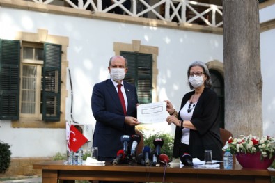 KKTC'de yeni Cumhurbaşkanı Ersin Tatar mazbatasını aldı!