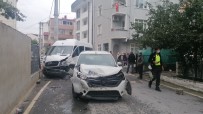 Kocaeli'de Otomobil İle Servis Minibüsü Çarpıştı Açıklaması 5 Yaralı