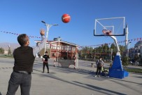 (Özel) Van Gölü Sahilinde Penaltı Ve Basketbol Yarışması