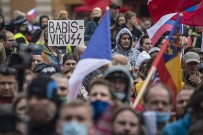 Prag'da Holiganlar Polisle Çatıştı Açıklaması 20 Yaralı, 16 Gözaltı