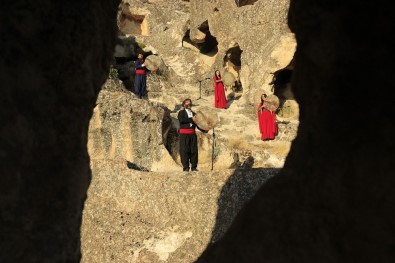 Hasuni Mağaralarında Online Konser