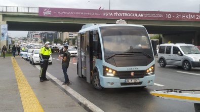 İstanbul Maltepe'de Denetimlerde Bir Yolcu Minibüsüne Ve Ticari Taksiye Ceza Kesildi