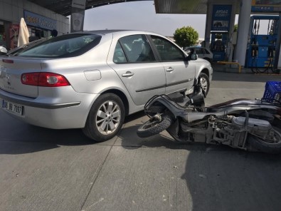 Tersten Giden Otomobil, Motosiklete Çarptı Açıklaması 1 Yaralı