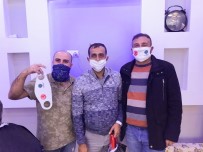 Yunak'ta Esnafa Maske Dağıtıldı