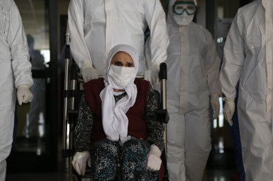 101 Yaşındaki Kadın 5 Günlük Tedavi İle Korona Virüsü Yendi