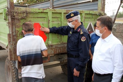 Adana'da 'Reflektör Tak Görünür Ol' Projesi