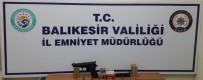Balıkesir'de Polis 13 Aranan Şahsı Yakalarken 5 Silah Ele Geçirdi