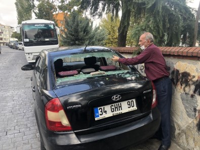 Beyoğlu'nda Park Halindeki 4 Aracın Camını Çekiçle Kırdılar