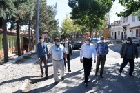 Isparta'da Muhtarın Sokak Yenileme Talebini, Belediye Yerine Getirdi