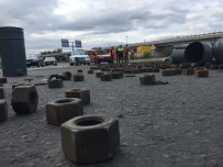 Tırın Üzerindeki Yüzlerce Somun Yola Saçıldı