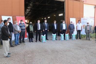 Aksaray'da Meraları Kurtarmak İçin Yüzde 75 Hibeli Yem Bitkisi Dağıtıldı