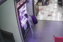 Cep Telefonunu 7 Saniyede Yürüttü, Cebine Bile Koymadı