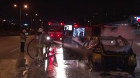 Kadıköy'de Ticari Taksi Alev Alev Yandı
