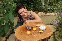 Kendini Kelebeklere Adadı