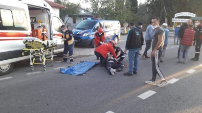 Burhaniye'de Otomobil İle Motosiklet Çarpıştı Motosiklet Sürücüsü Yaralandı