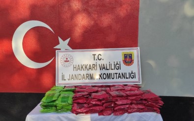Minibüsten 145 Kilo Kaçak Nargile Tütünü Çıktı