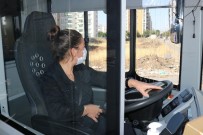 Ojeli Tırnakları, Topuklu Ayakkabılarıyla Diyarbakır'ın Kadın Otobüs Şoförleri İş Başında Haberi