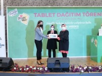Sancaktepe'de İhtiyaç Sahibi Öğrencilere Tablet Hediye Edildi Haberi