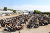 Yediemin Otoparkları Pandemi Döneminde Otomobil Ve Motosiklet Mezarlığına Döndü