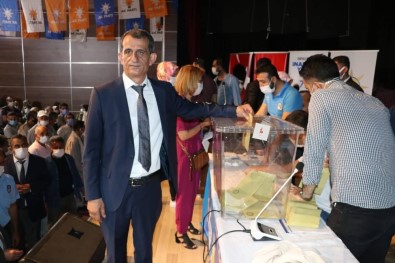 Birecik'te Ak Parti'de Aktar Güven Tazeledi