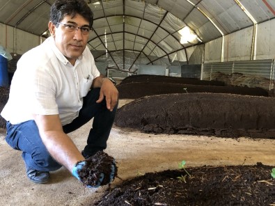 Solucanlara Gözü Gibi Bakıyor