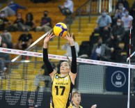 Vakıfbank  Fenerbahçe Opet'e Set Vermedi