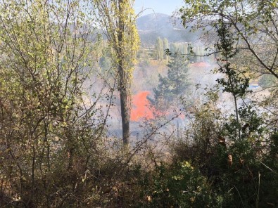 Çiftçi Anız Yakmak İsterken, 10 Dönüm Arazi Yandı